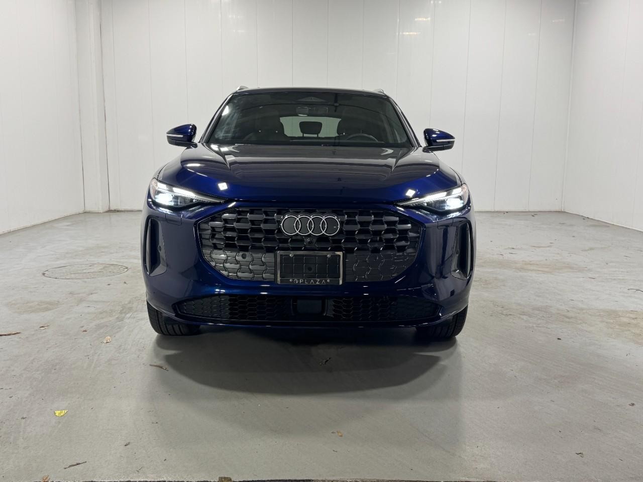 Audi Q5 Vehicle Full-screen Gallery Image 7