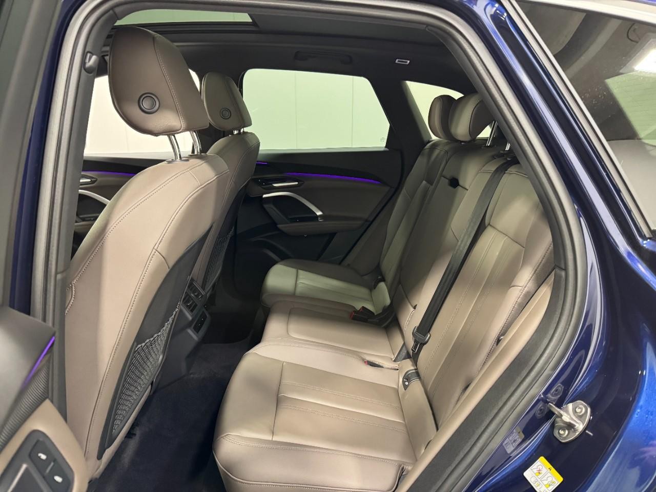 Audi Q5 Vehicle Full-screen Gallery Image 8