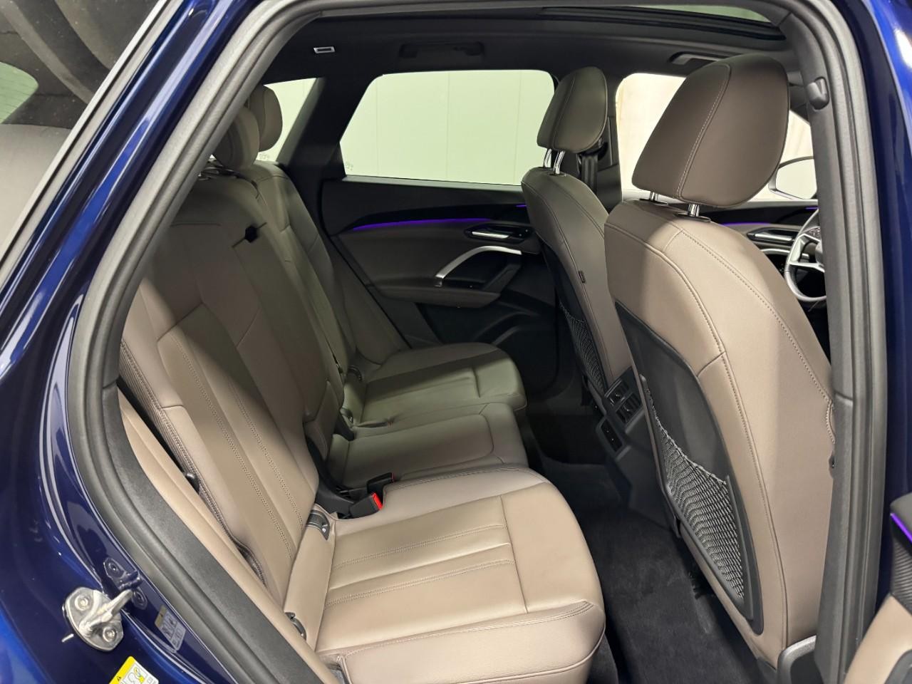 Audi Q5 Vehicle Full-screen Gallery Image 10