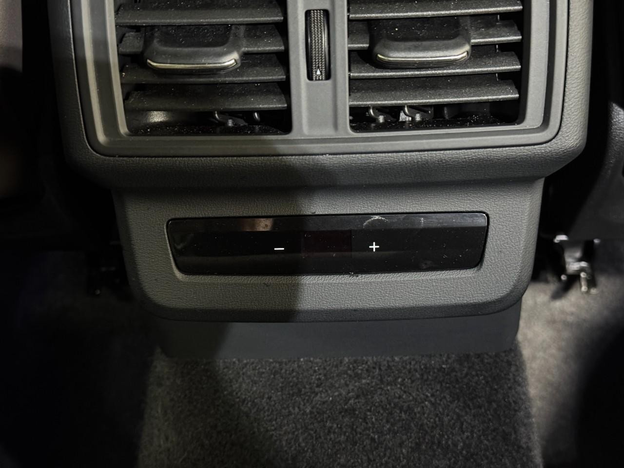 Audi Q5 Vehicle Full-screen Gallery Image 11