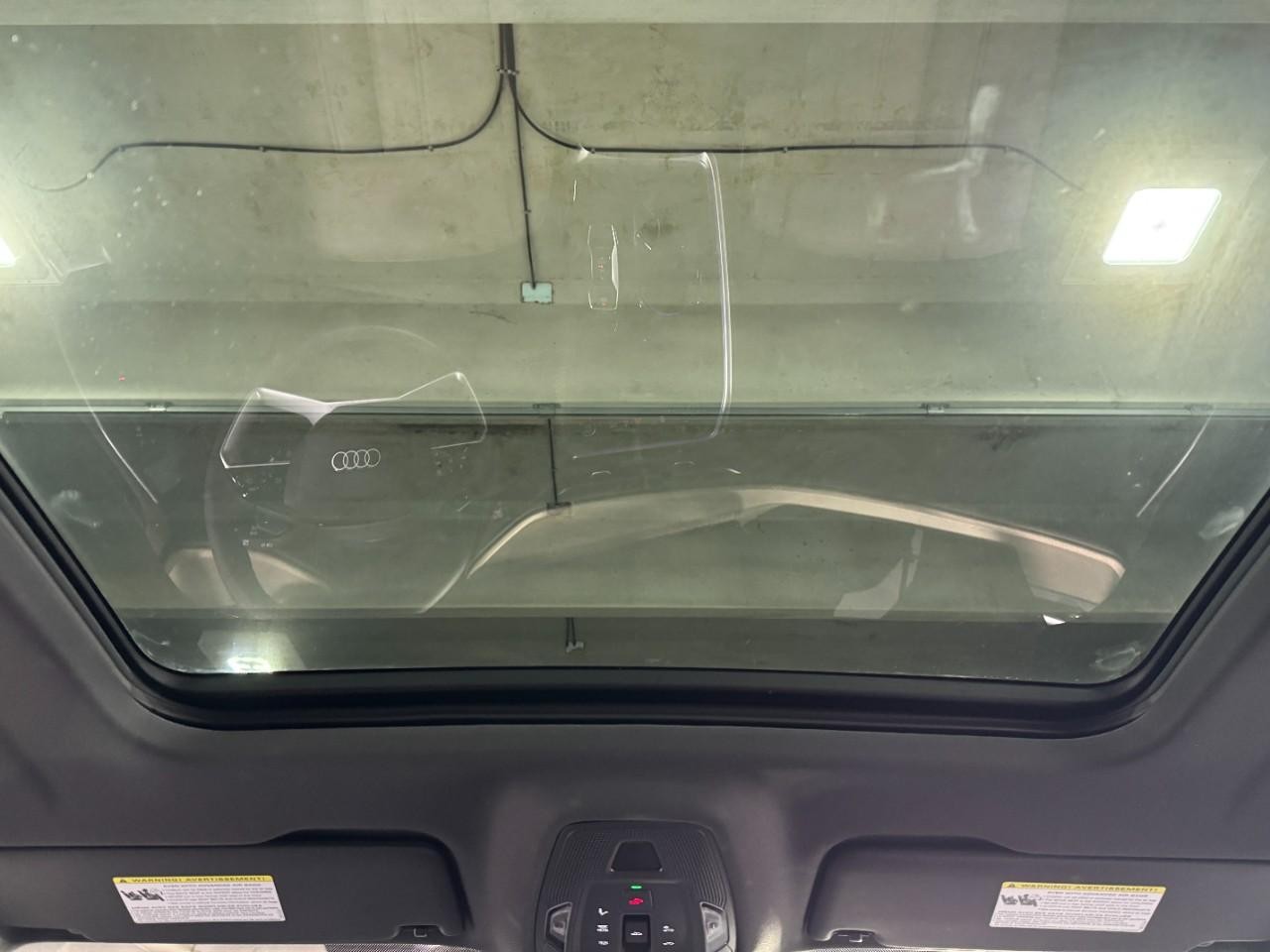 Audi Q5 Vehicle Full-screen Gallery Image 12