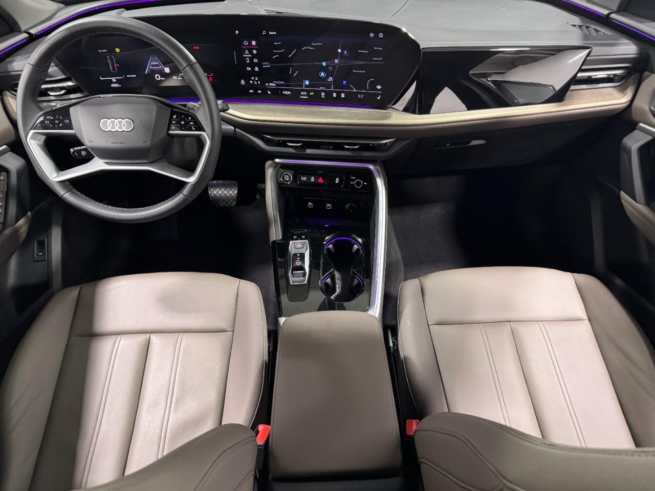 Audi Q5 Vehicle Full-screen Gallery Image 13