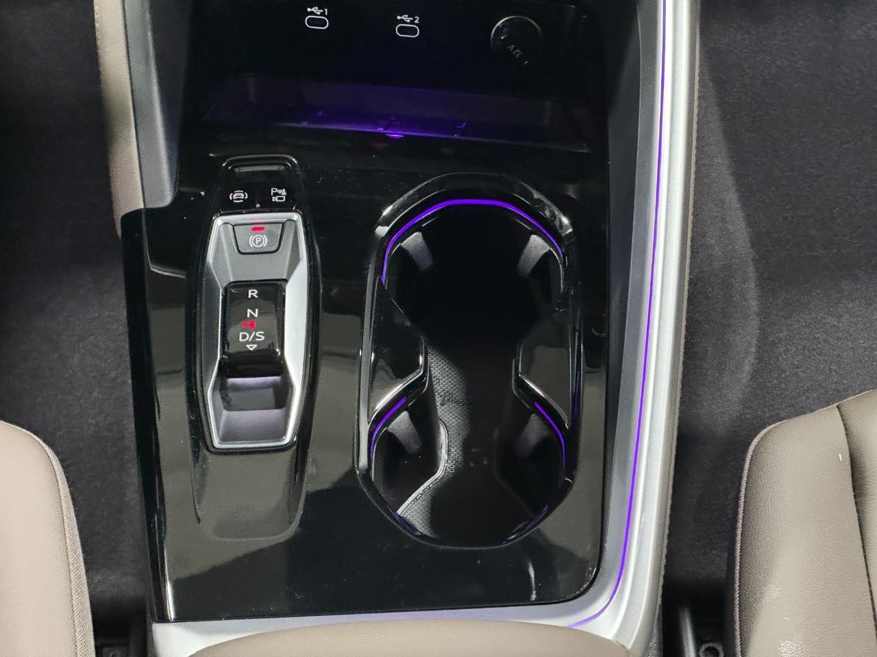 Audi Q5 Vehicle Full-screen Gallery Image 16