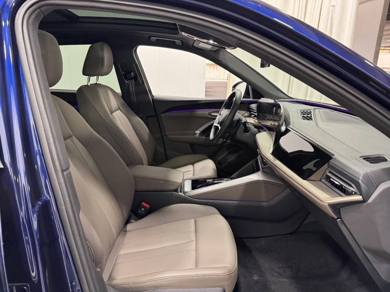 Audi Q5 Vehicle Full-screen Gallery Image 18