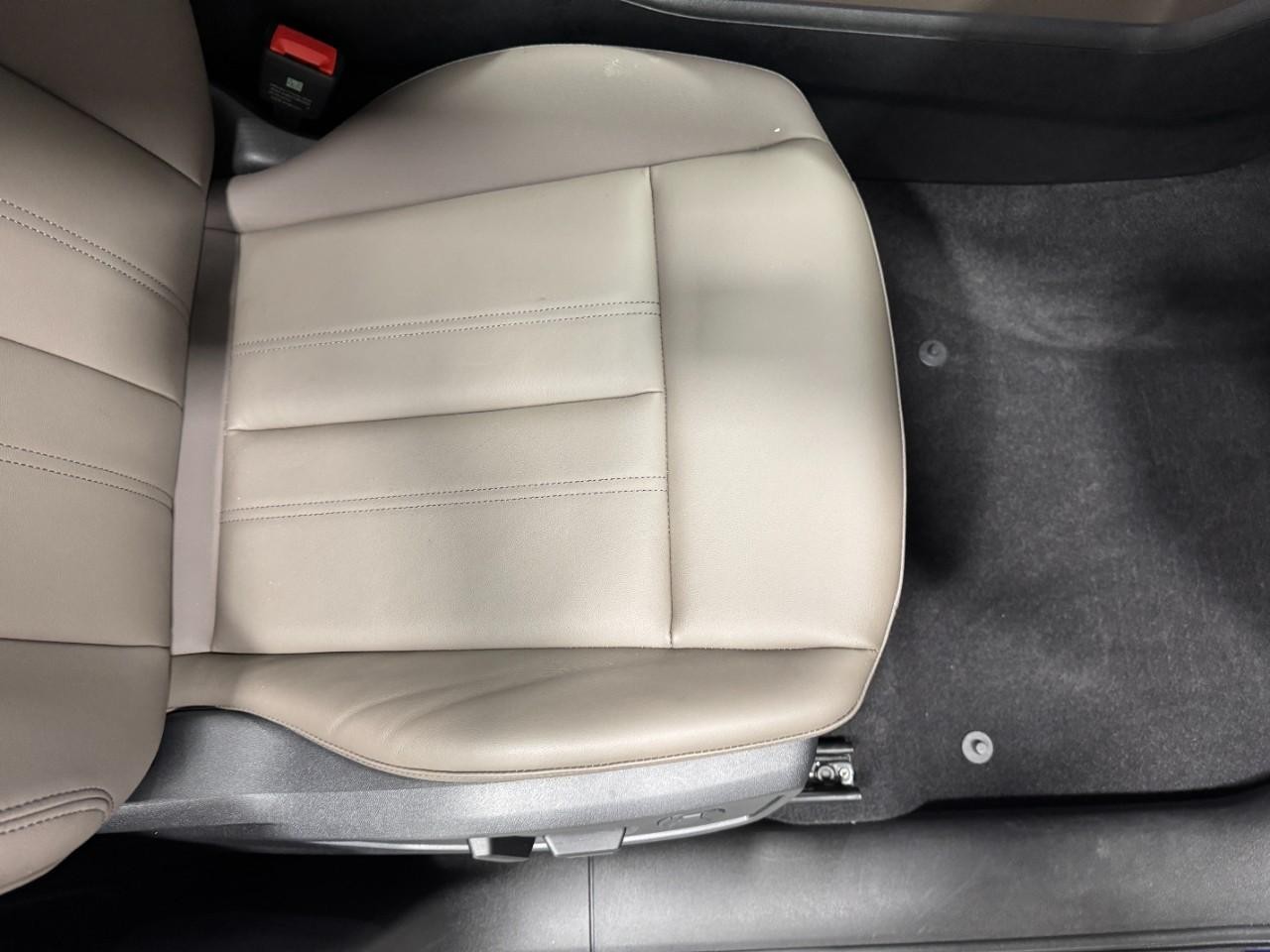 Audi Q5 Vehicle Full-screen Gallery Image 19