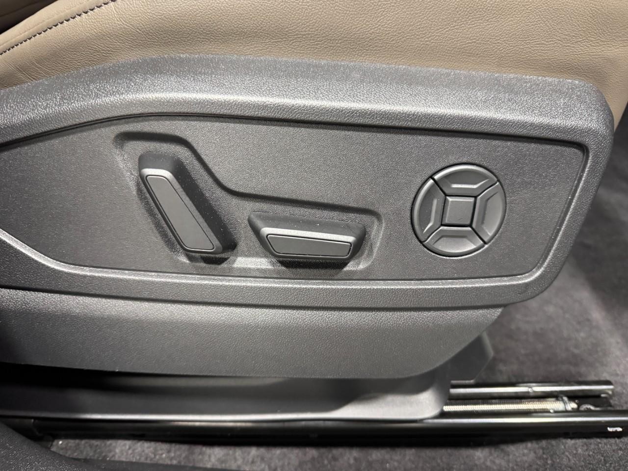 Audi Q5 Vehicle Full-screen Gallery Image 20