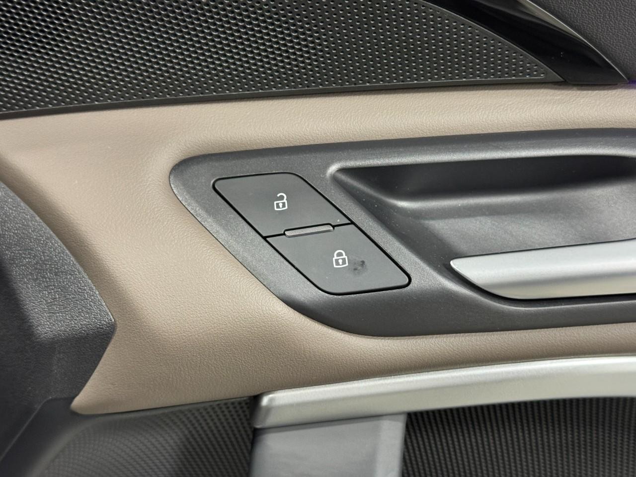 Audi Q5 Vehicle Full-screen Gallery Image 21