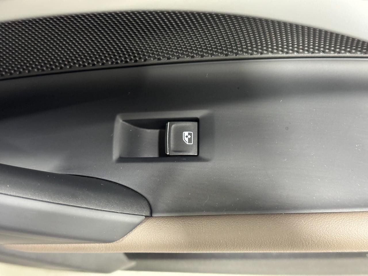 Audi Q5 Vehicle Full-screen Gallery Image 22