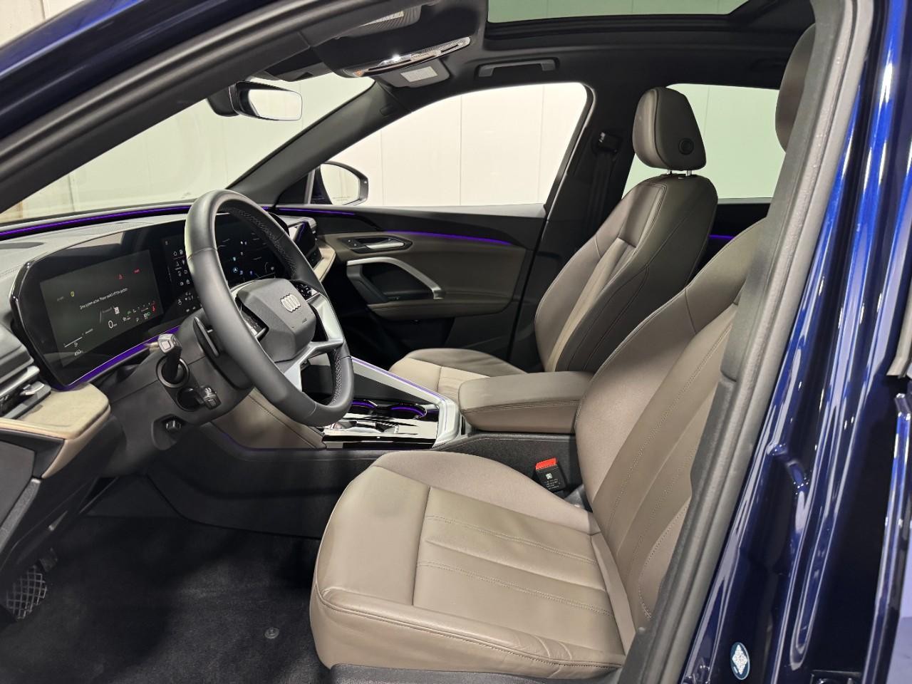 Audi Q5 Vehicle Full-screen Gallery Image 25