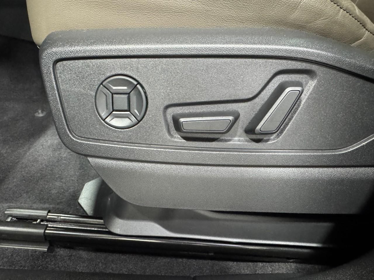 Audi Q5 Vehicle Full-screen Gallery Image 27