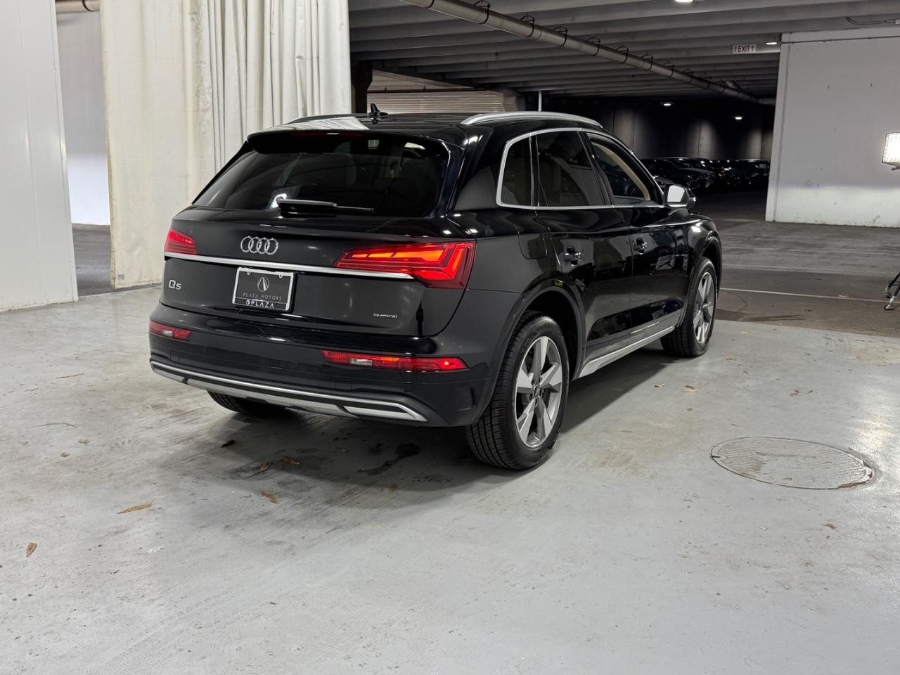 Audi Q5 Vehicle Full-screen Gallery Image 4