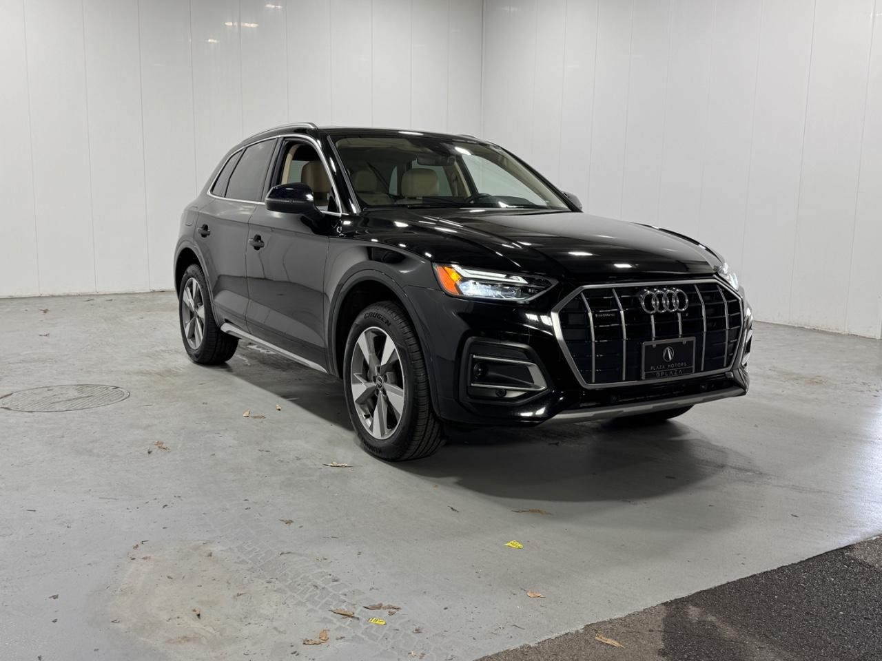 Audi Q5 Vehicle Full-screen Gallery Image 6