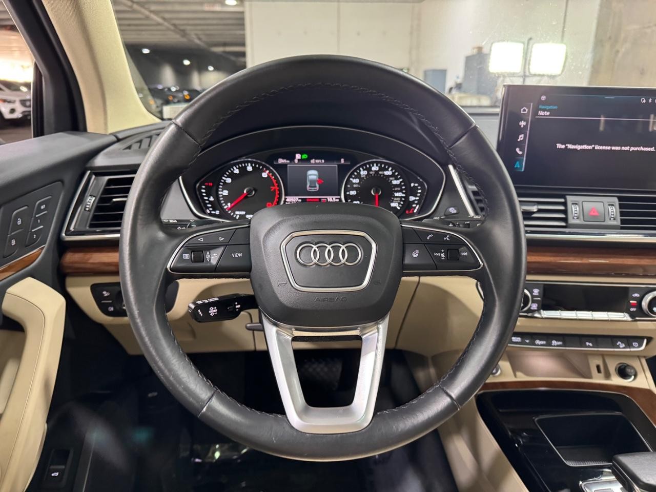 Audi Q5 Vehicle Full-screen Gallery Image 13