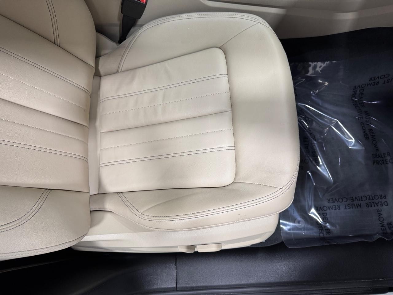Audi Q5 Vehicle Full-screen Gallery Image 19
