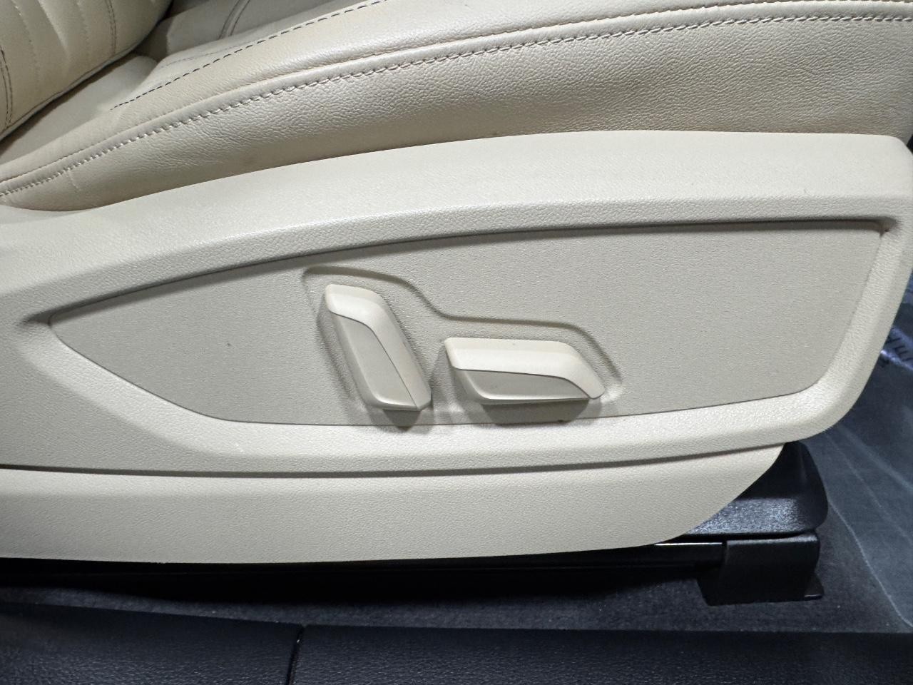 Audi Q5 Vehicle Full-screen Gallery Image 20