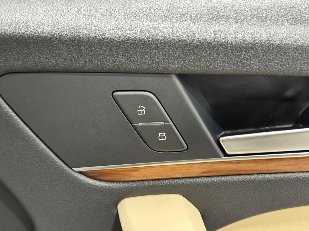 Audi Q5 Vehicle Full-screen Gallery Image 21