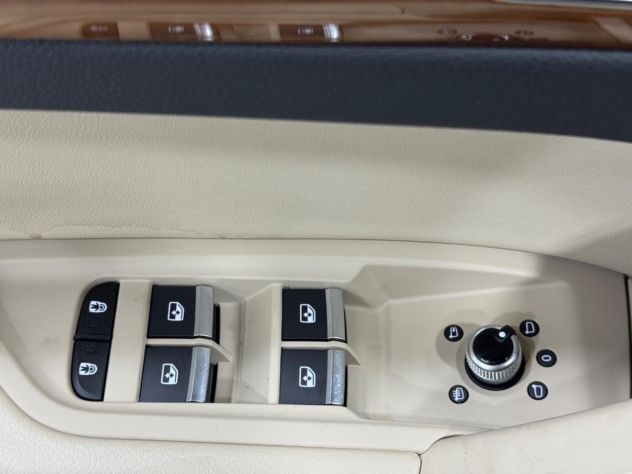 Audi Q5 Vehicle Full-screen Gallery Image 24