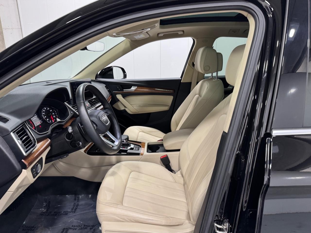 Audi Q5 Vehicle Full-screen Gallery Image 26