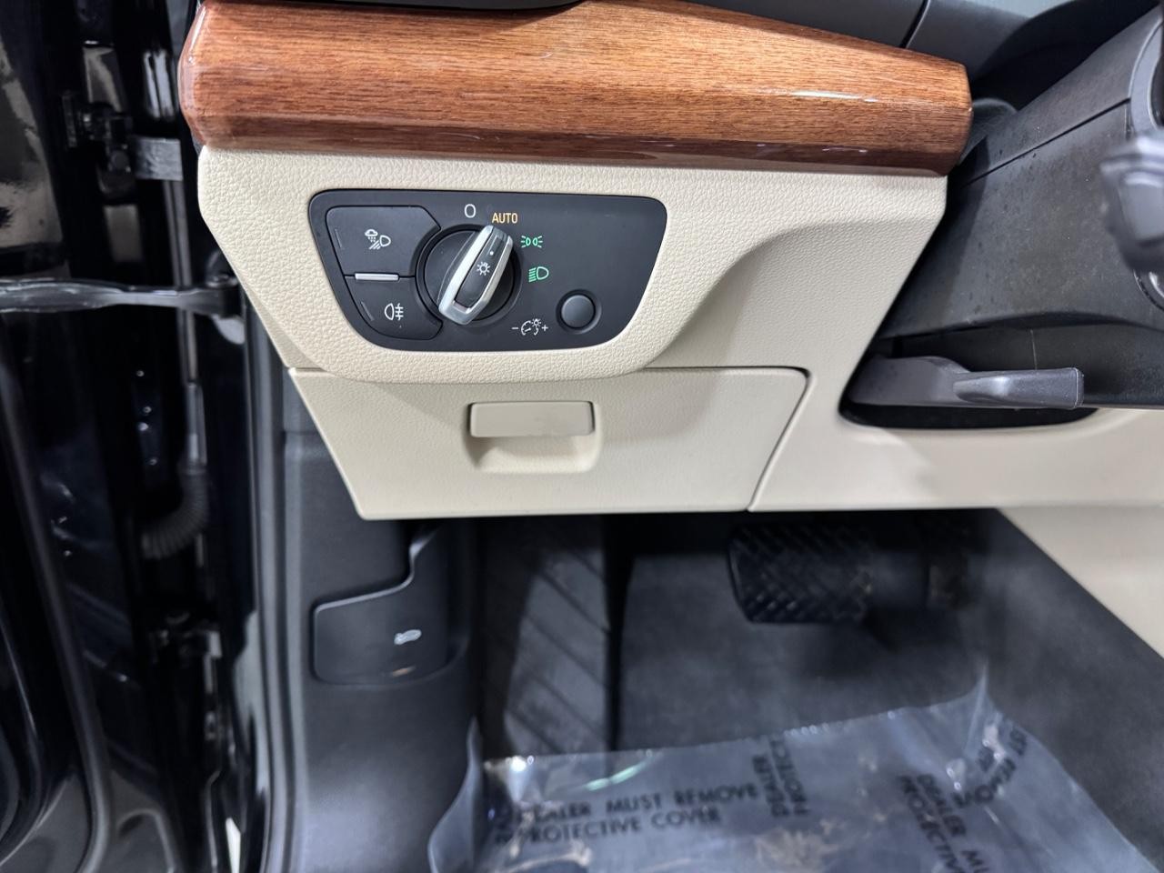 Audi Q5 Vehicle Full-screen Gallery Image 29