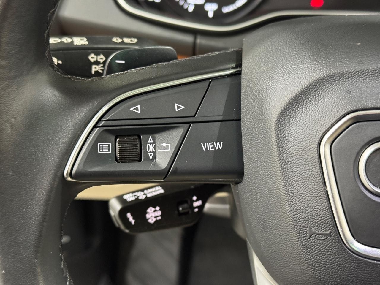 Audi Q5 Vehicle Full-screen Gallery Image 31