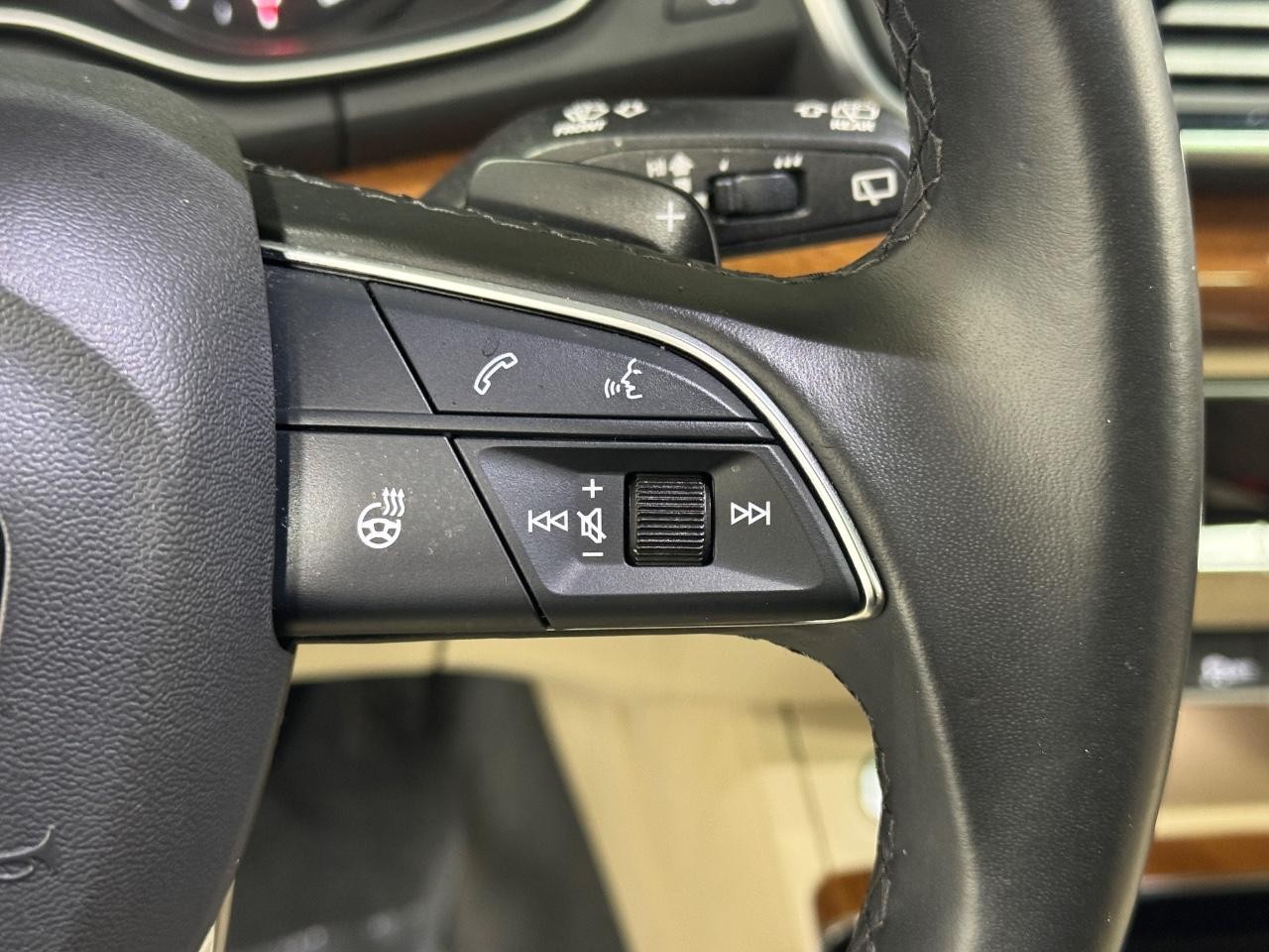 Audi Q5 Vehicle Full-screen Gallery Image 32