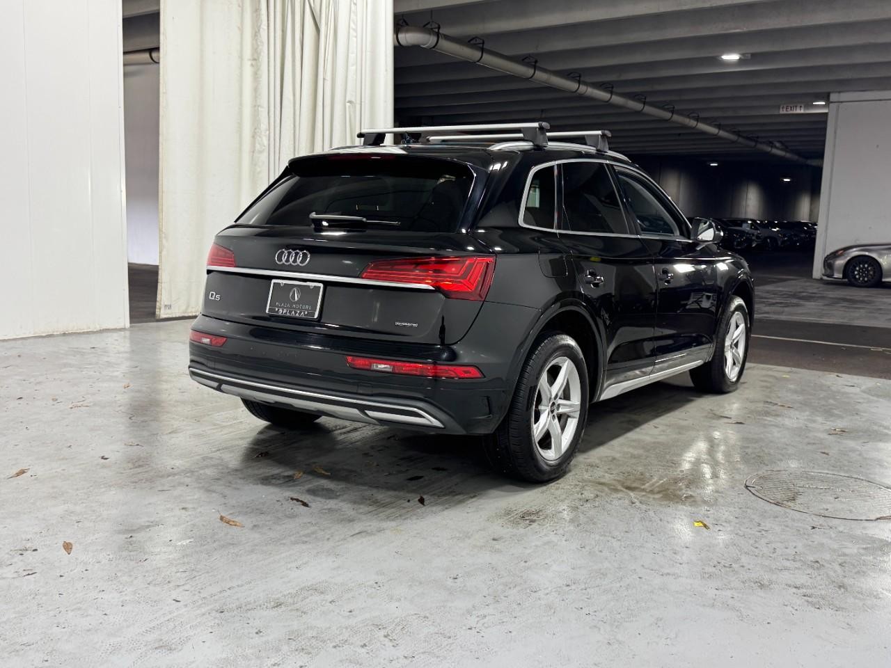 Audi Q5 Vehicle Full-screen Gallery Image 4