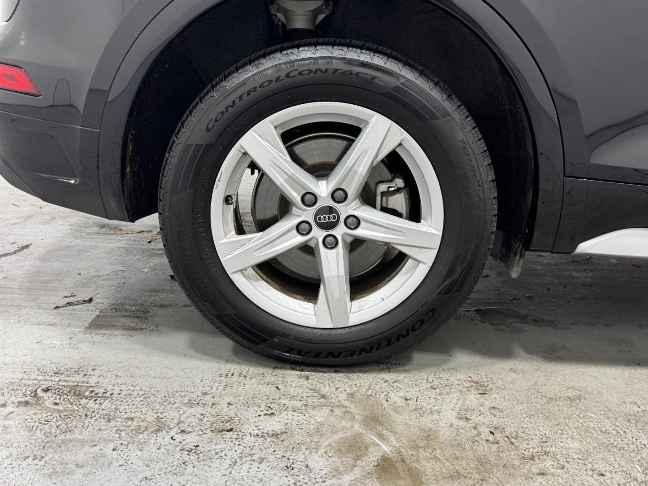 Audi Q5 Vehicle Full-screen Gallery Image 5