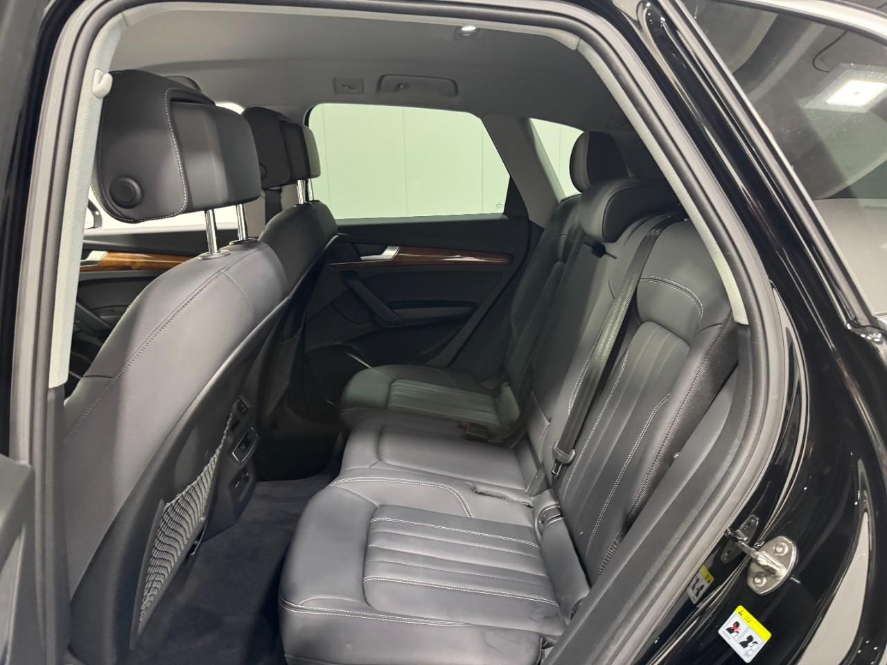 Audi Q5 Vehicle Full-screen Gallery Image 8