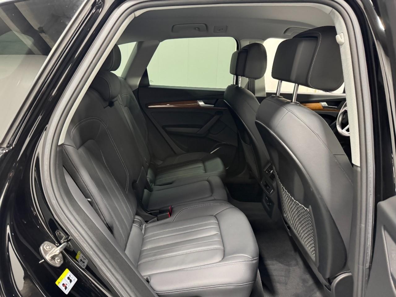 Audi Q5 Vehicle Full-screen Gallery Image 10