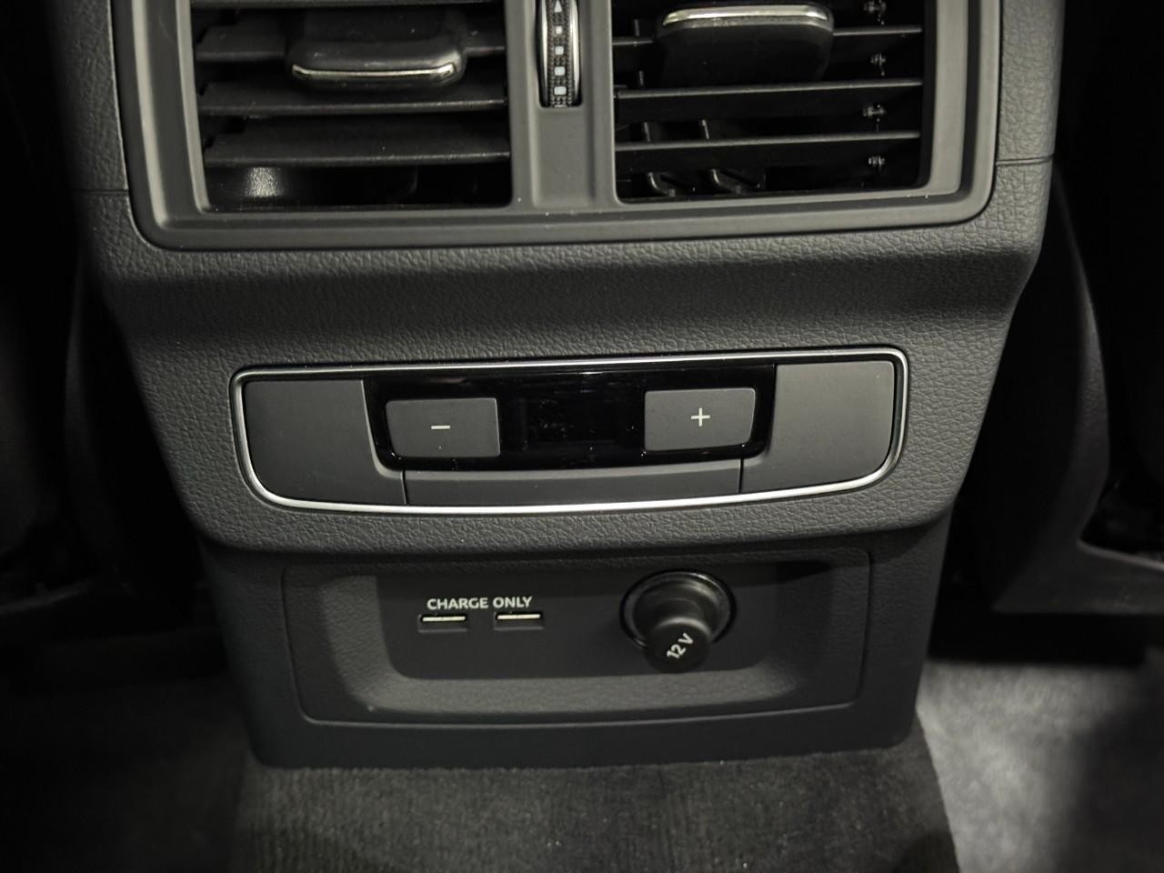 Audi Q5 Vehicle Full-screen Gallery Image 11