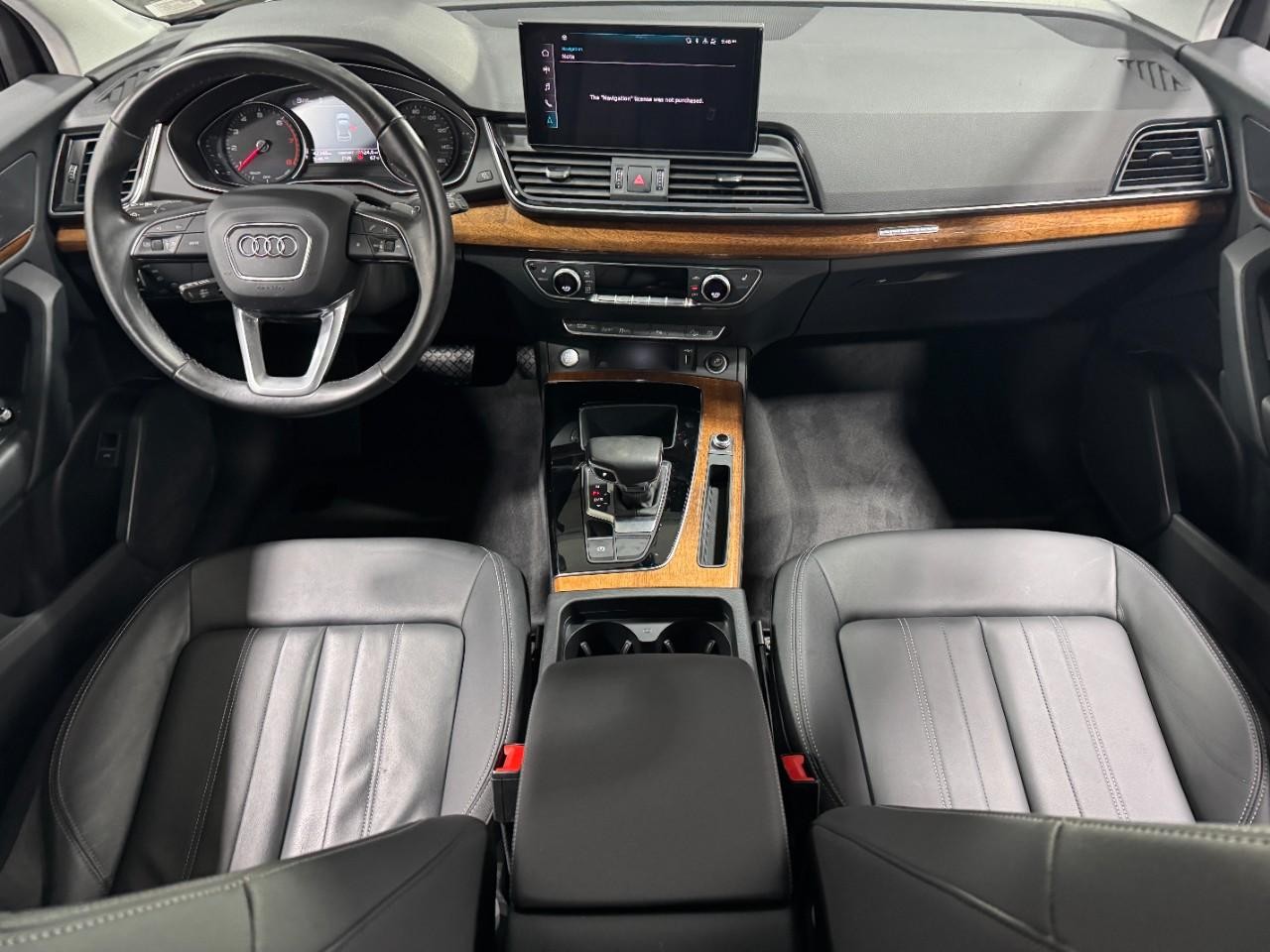 Audi Q5 Vehicle Full-screen Gallery Image 12