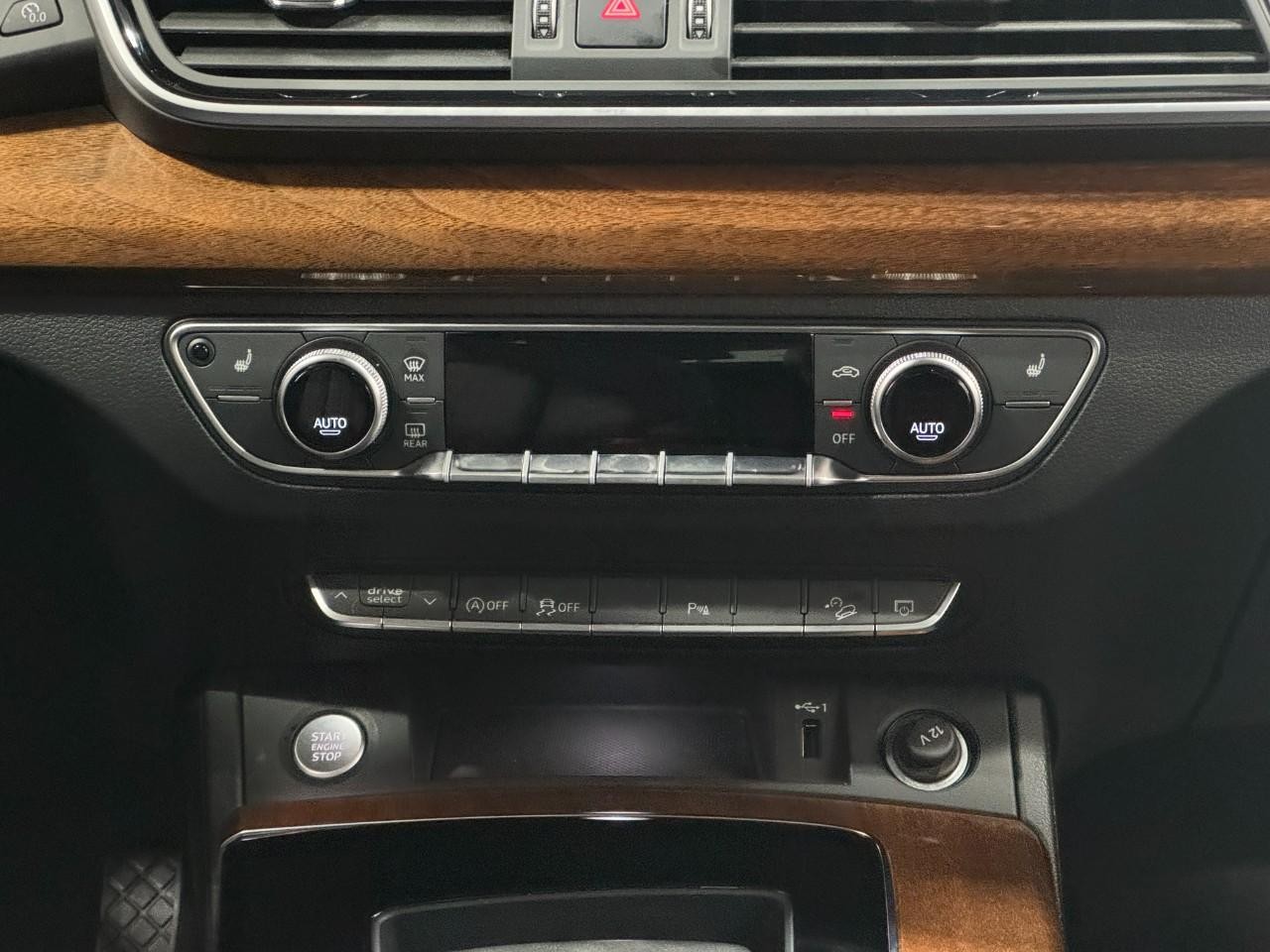 Audi Q5 Vehicle Full-screen Gallery Image 15