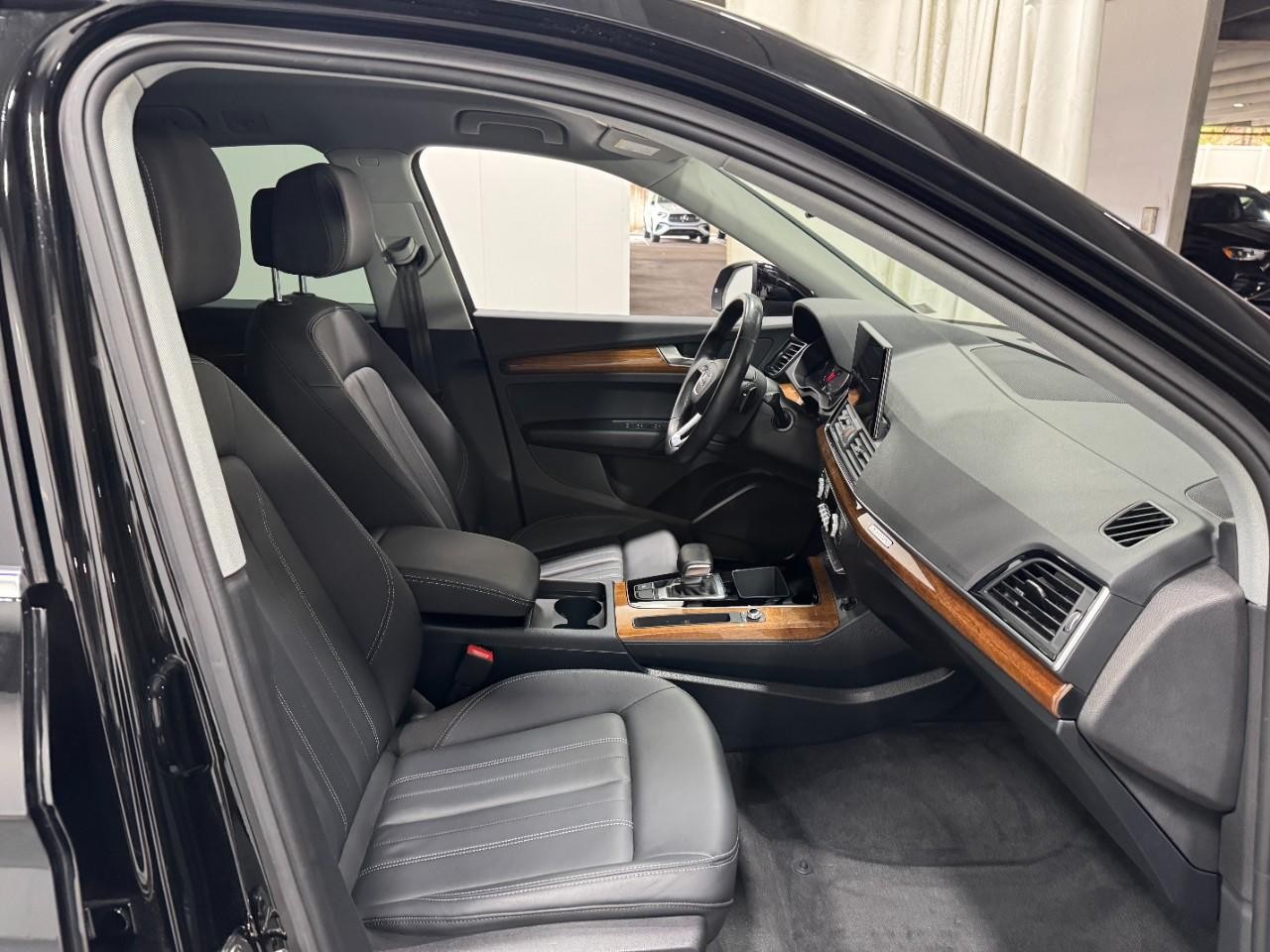 Audi Q5 Vehicle Full-screen Gallery Image 18