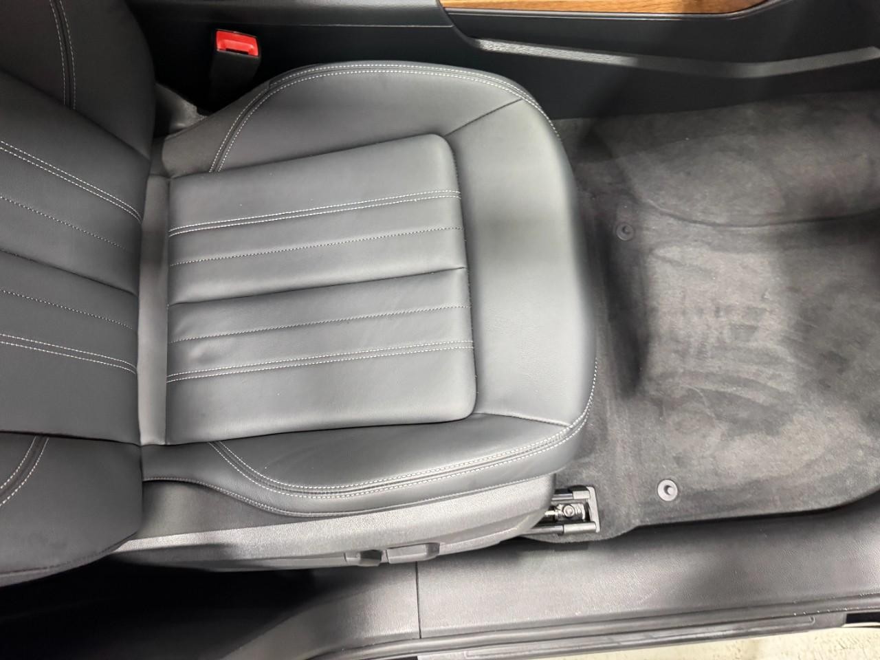 Audi Q5 Vehicle Full-screen Gallery Image 19