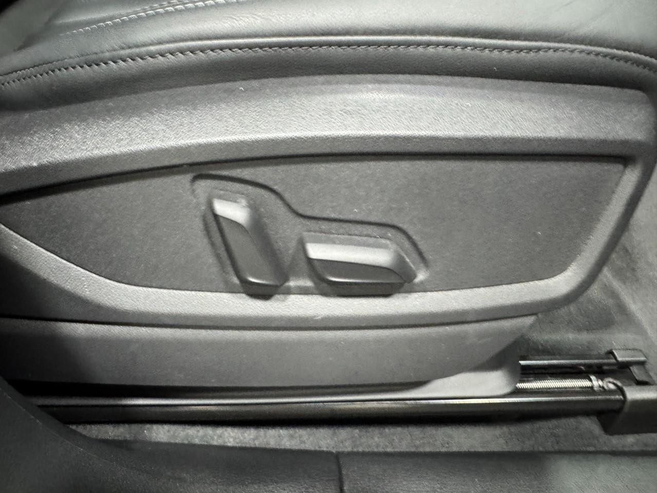 Audi Q5 Vehicle Full-screen Gallery Image 20