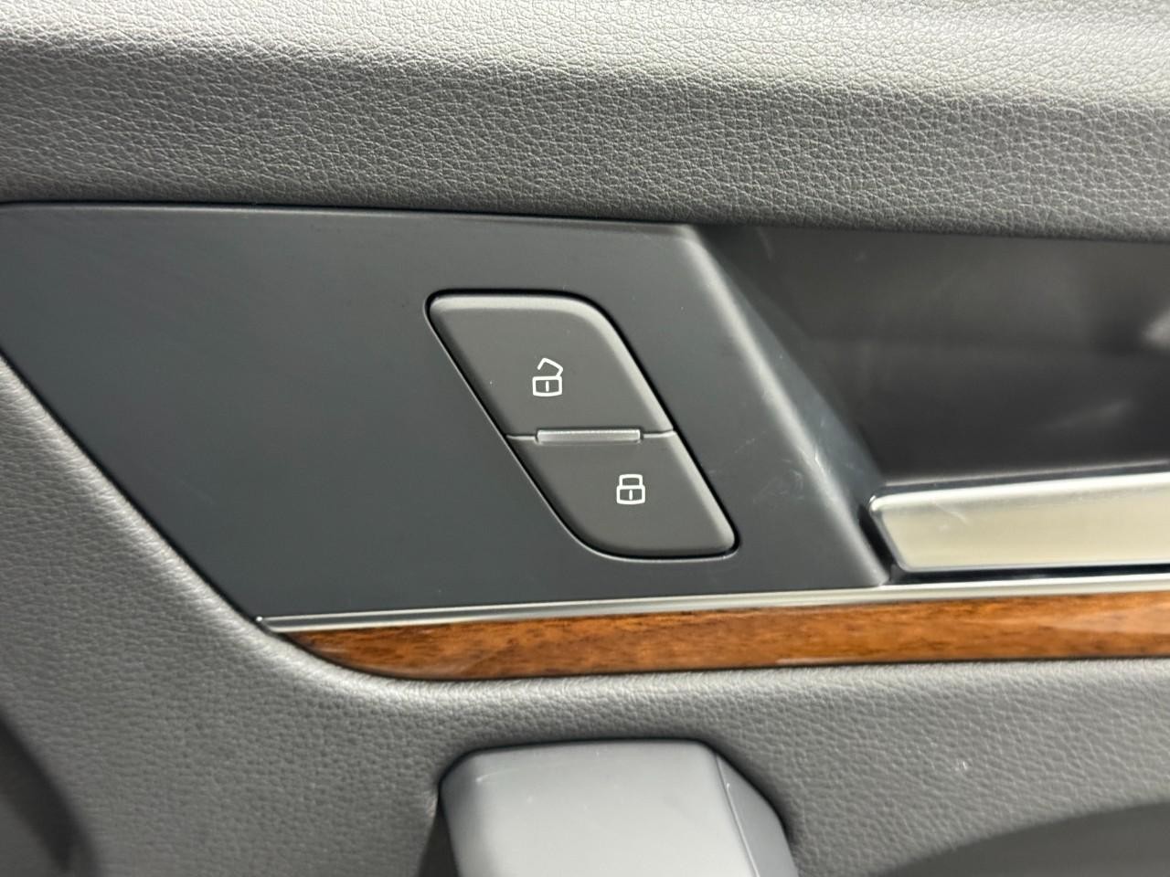 Audi Q5 Vehicle Full-screen Gallery Image 21