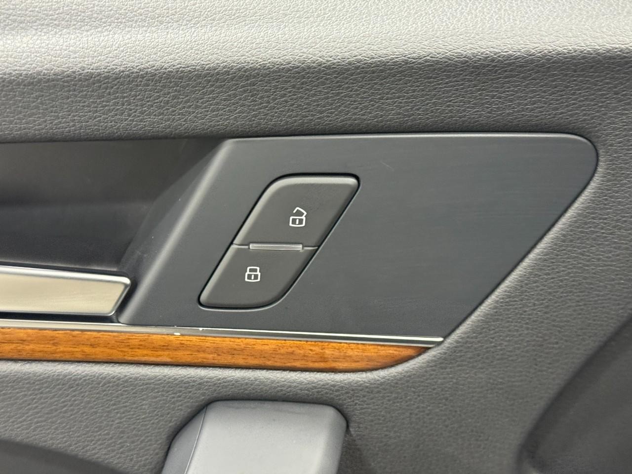 Audi Q5 Vehicle Full-screen Gallery Image 23