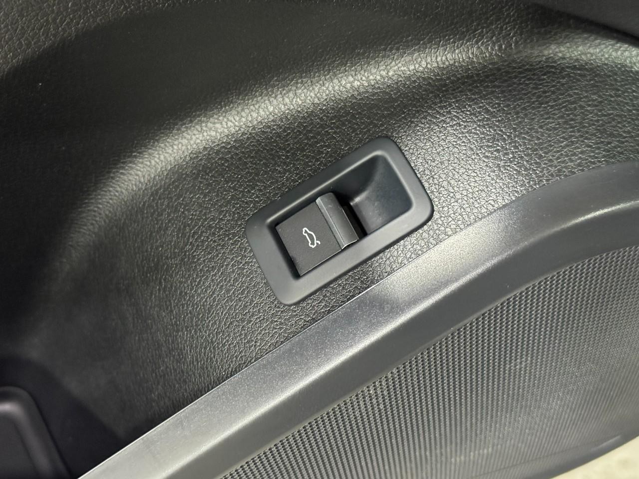 Audi Q5 Vehicle Full-screen Gallery Image 25