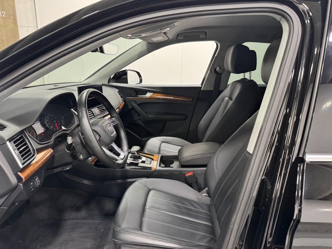 Audi Q5 Vehicle Full-screen Gallery Image 26