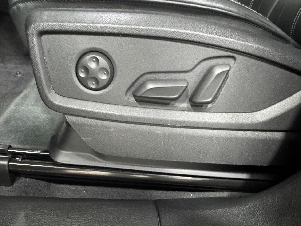 Audi Q5 Vehicle Full-screen Gallery Image 28