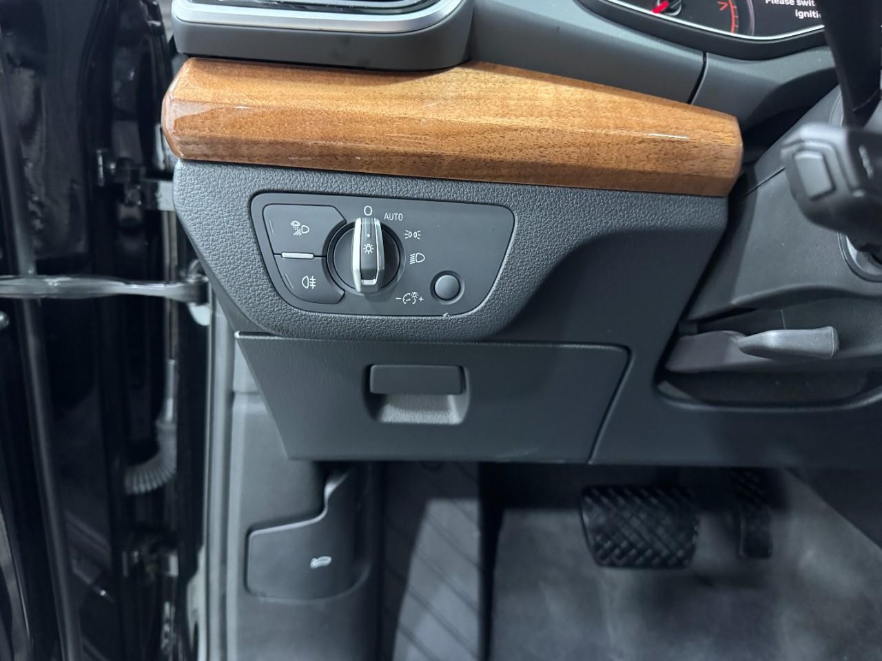 Audi Q5 Vehicle Full-screen Gallery Image 29