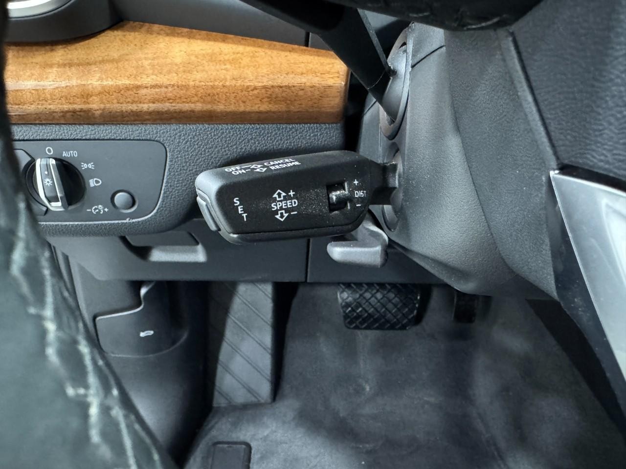 Audi Q5 Vehicle Full-screen Gallery Image 30