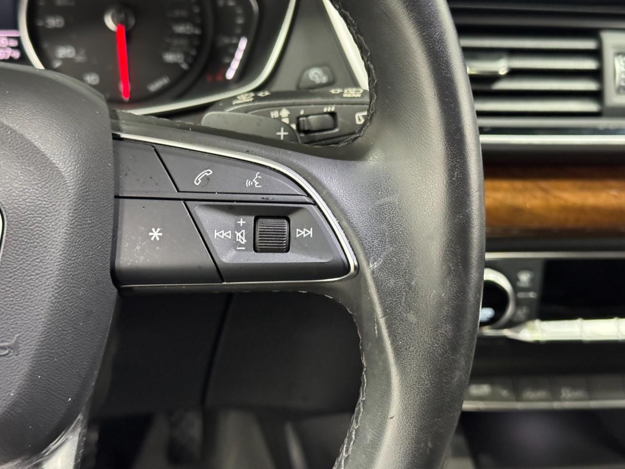 Audi Q5 Vehicle Full-screen Gallery Image 32