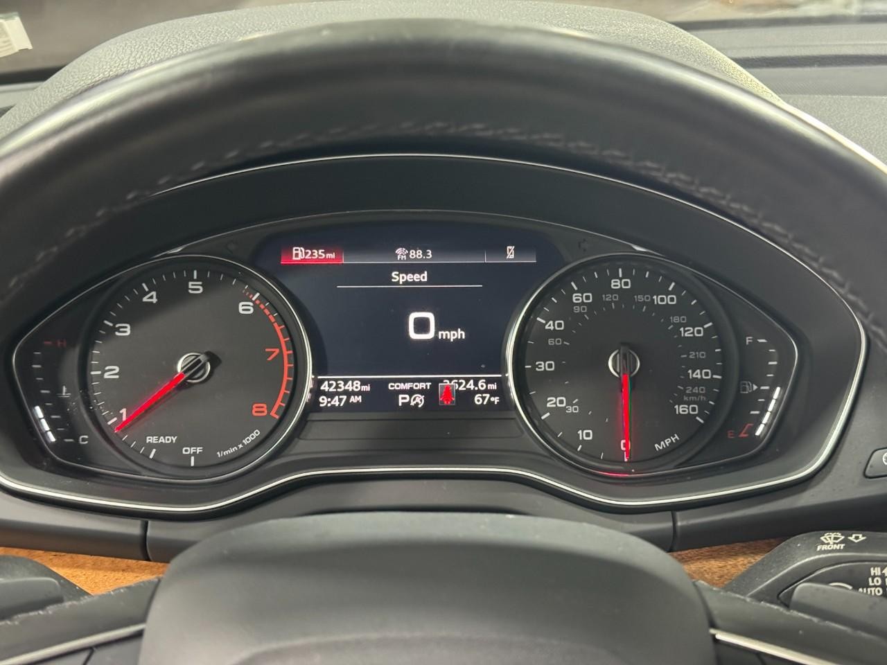 Audi Q5 Vehicle Full-screen Gallery Image 33