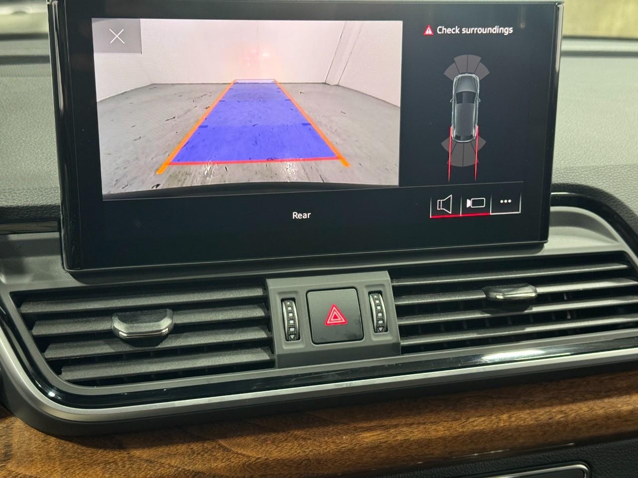 Audi Q5 Vehicle Full-screen Gallery Image 34