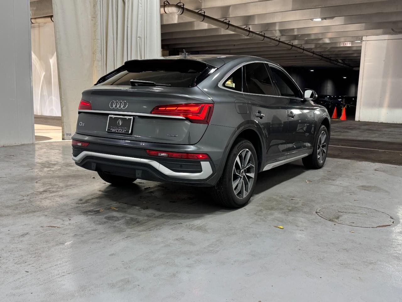 Audi Q5 Sportback Vehicle Full-screen Gallery Image 4