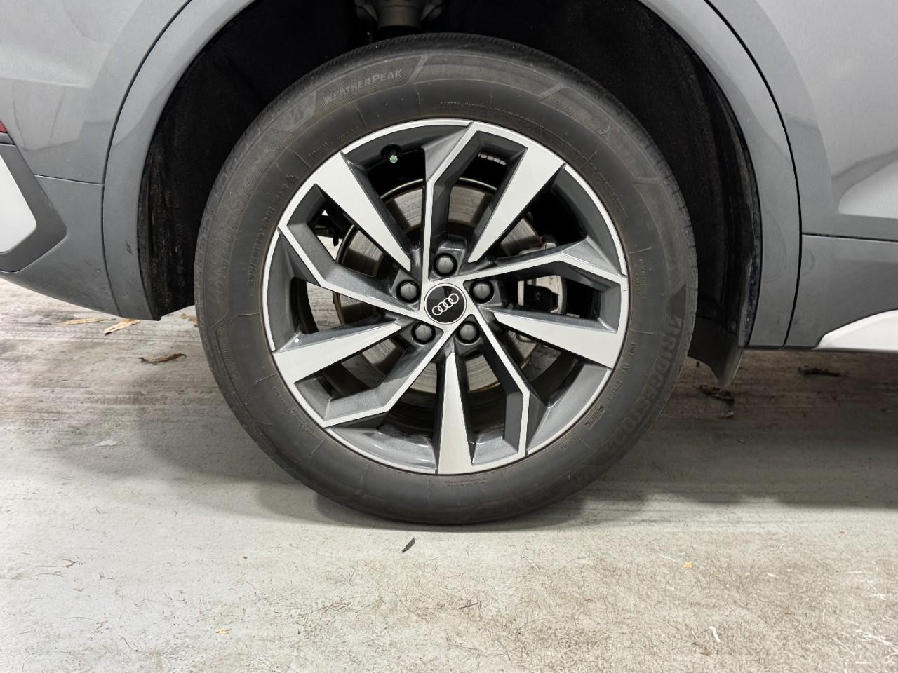 Audi Q5 Sportback Vehicle Full-screen Gallery Image 5