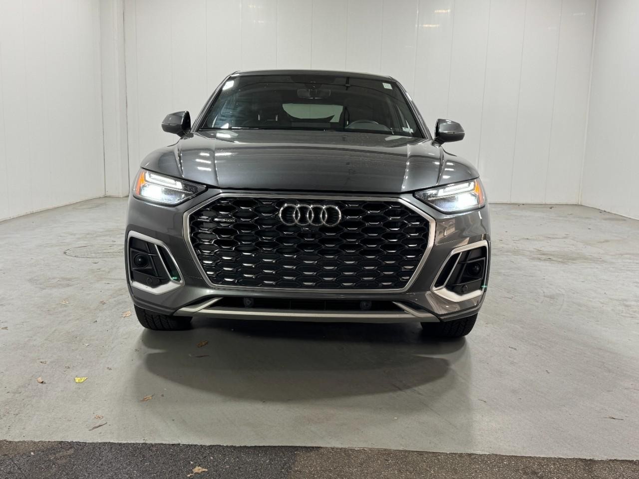 Audi Q5 Sportback Vehicle Full-screen Gallery Image 7