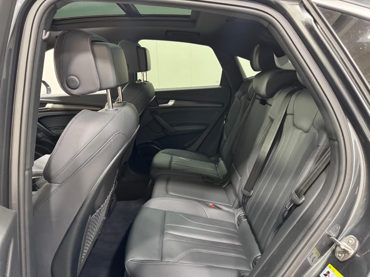 Audi Q5 Sportback Vehicle Full-screen Gallery Image 8