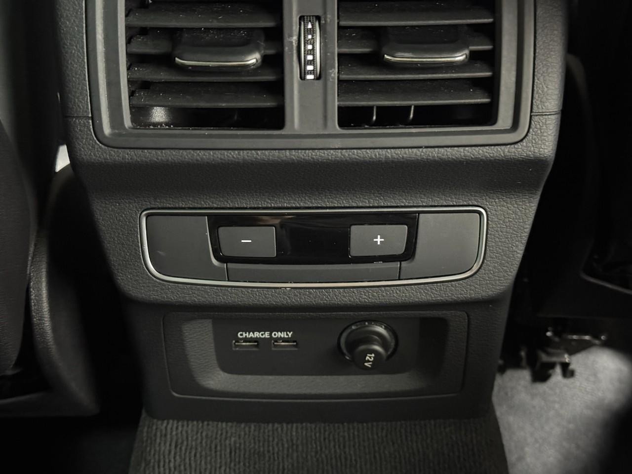 Audi Q5 Sportback Vehicle Full-screen Gallery Image 11